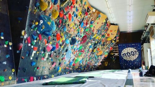 埼玉県のクライミング施設「ボルダリングジム OVERGROUND（オーバーグラウンド）」